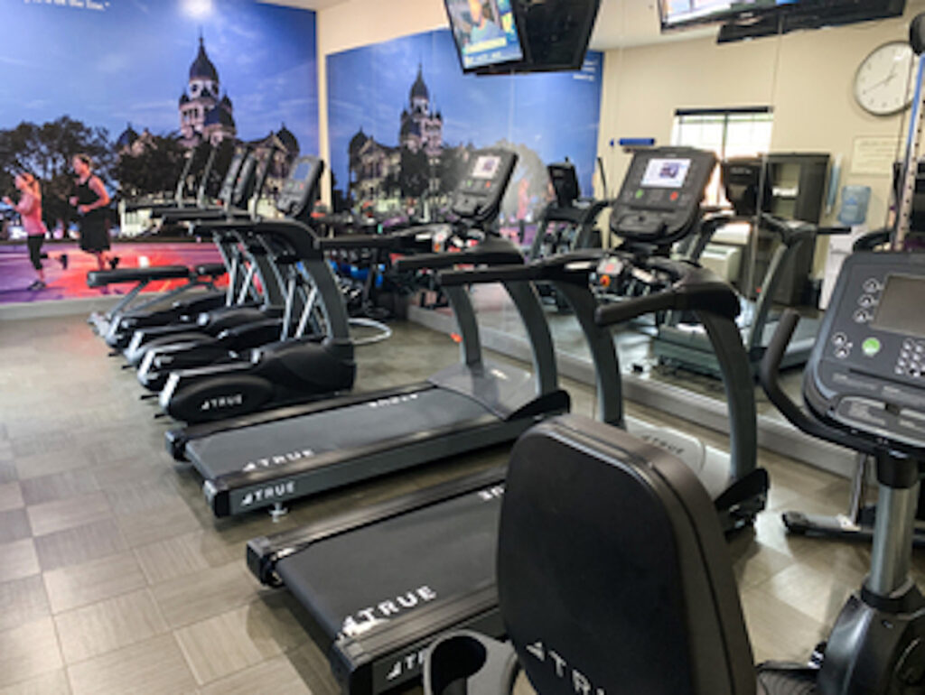 400 Treadmills In Facility | 66体育 - TRUE Fitness让运动更简单_官方网站 66体育 66体育 | St. Louis, MO 400 Treadmills In Facility